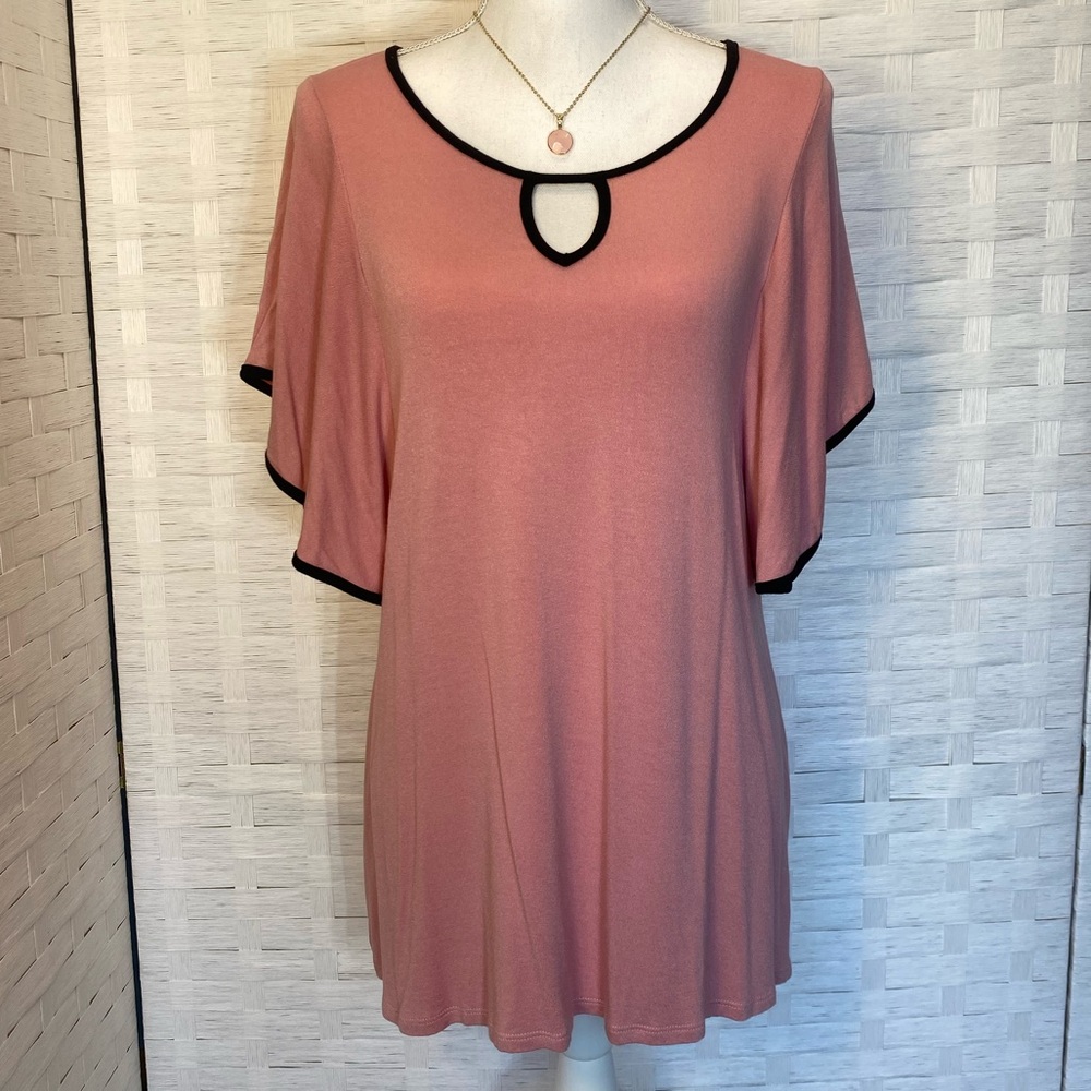 Pink and black keyhole top